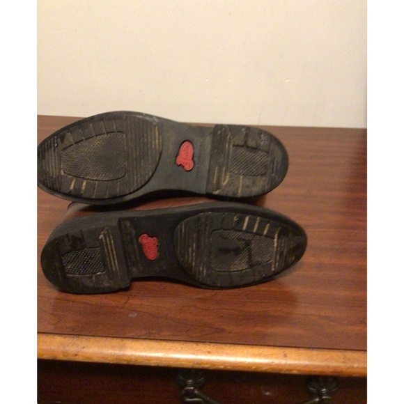 JUSTIN BOOT WITH OIL RESISTANT SOLE SZ 9 1/2 D - Picture 8 of 11